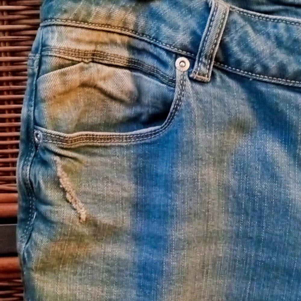 SOLD!!! - Maurices Blue Denim Capris w/Pearl & Silver Accents Women's Frayed Hem - Picture 9 of 16